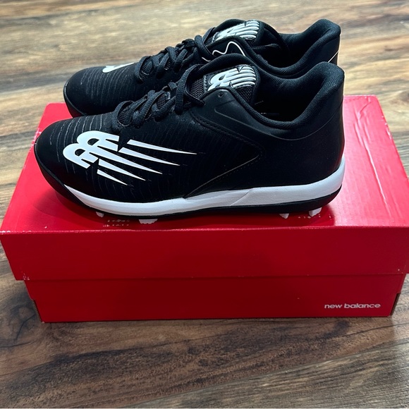 New Balance Youth Baseball Cleats - Picture 1 of 3